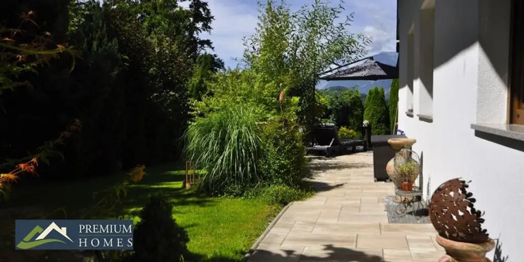 BREITENBACH am Inn - Großzügiges Einfamilienwohnhaus mit Terrasse, Balkon, Keller, Garage, zwei Carports, Garten, Gartenhaus, Geräte- und Holzschuppen
