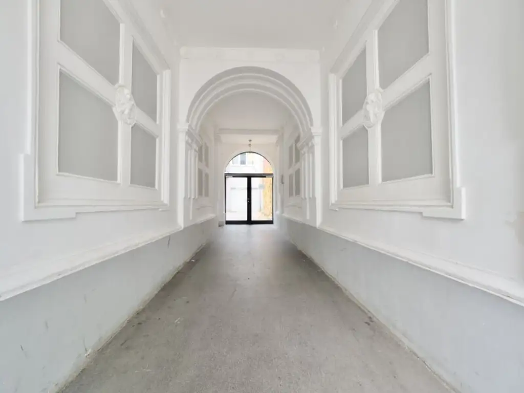 Hideaway im Innenhof - Großartige, vollmöblierte 2-Zimmer-Wohnung in klassischem Gründerzeithaus in U-Bahn-Nähe