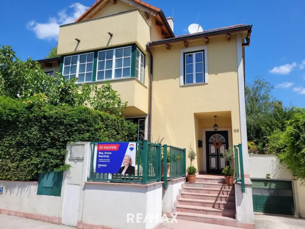 Elegante Villa im Landhausstil mit Riesengarage