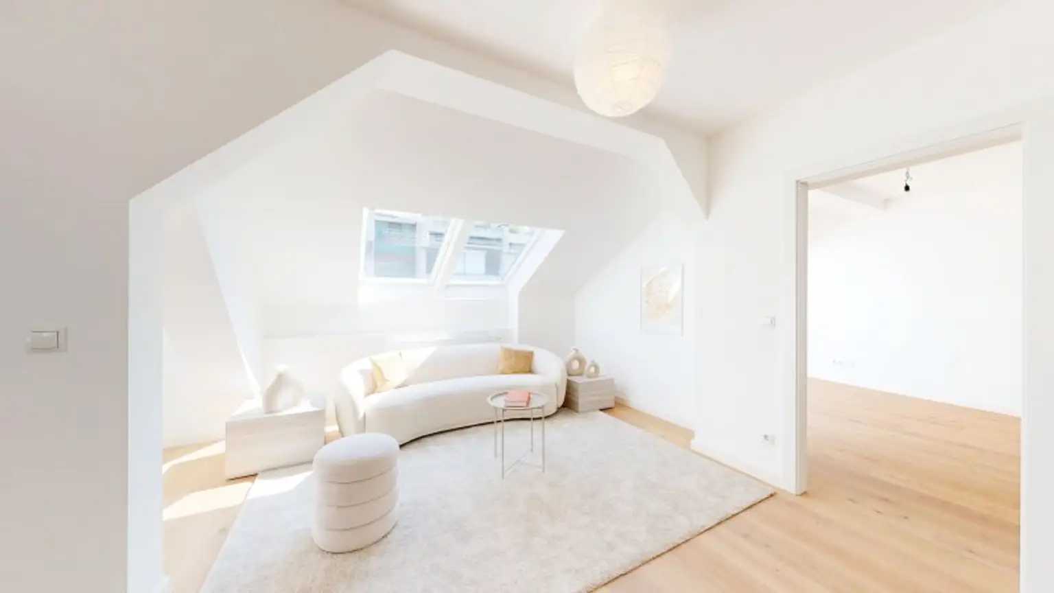 PROVISIONSFREI--Bezaubernde Dachgeschosswohnung | Erstbezug nach Sanierung | Klimaanlage | Terrasse | Lift