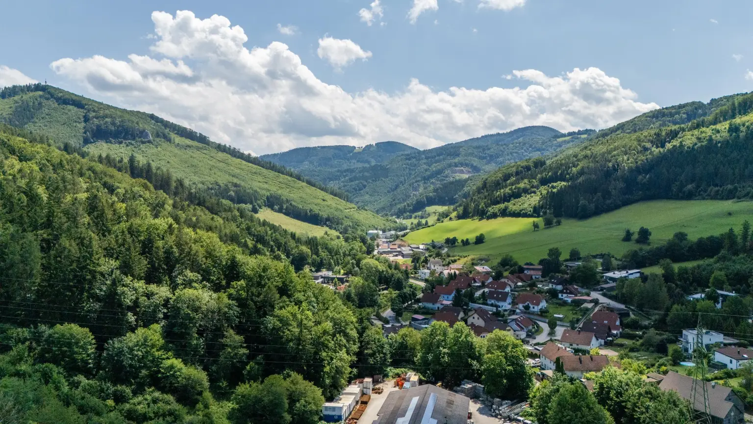 "Ein-/Zweifamilienhaus in ruhiger Lage – mit Sauna & Kachelofen!"