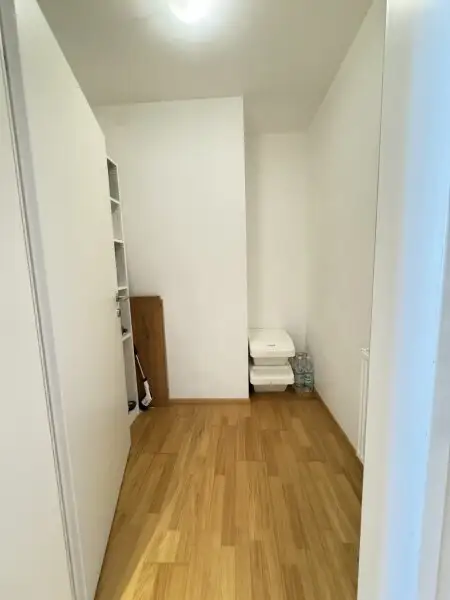 OPEN HOUSE-Besichtigung mit Einzelterminen, am Samstag, den 09.08.2025, ab 10:00 Uhr! Möblierte Vierzimmerwohnung mit großzügiger Loggia,Fernblick inkl. Garagenplatz im Herzen von Stadlau