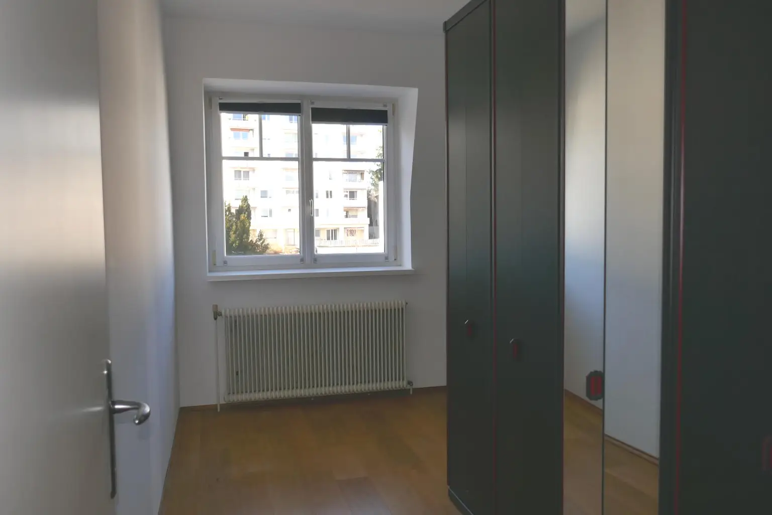 Schöne Villenwohnung in Aussichtslage mit Balkon und Parkplatz