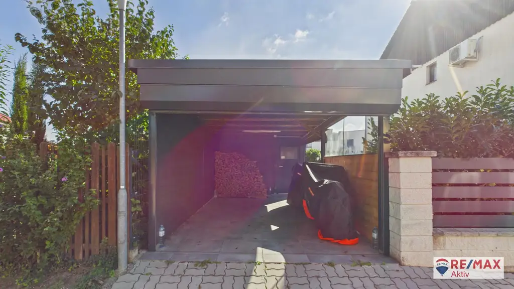 Familienidylle pur – Gepflegte Doppelhaushälfte mit Garten, Terrasse & Carport
