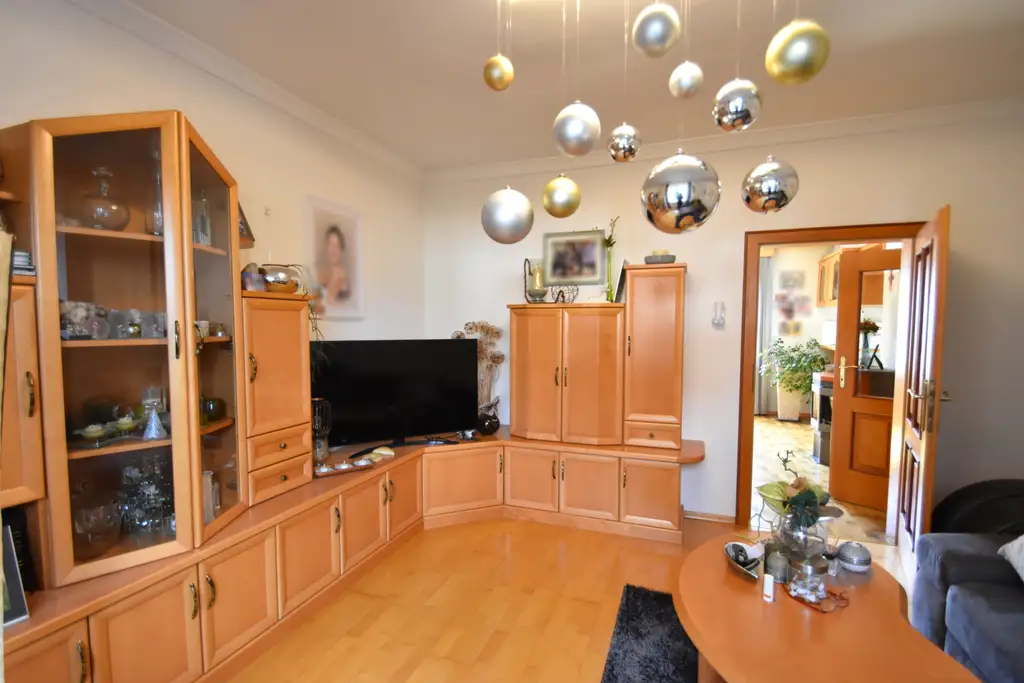 Wohnhaus mit Wintergarten, schönem Garten und Pool im Mostviertel