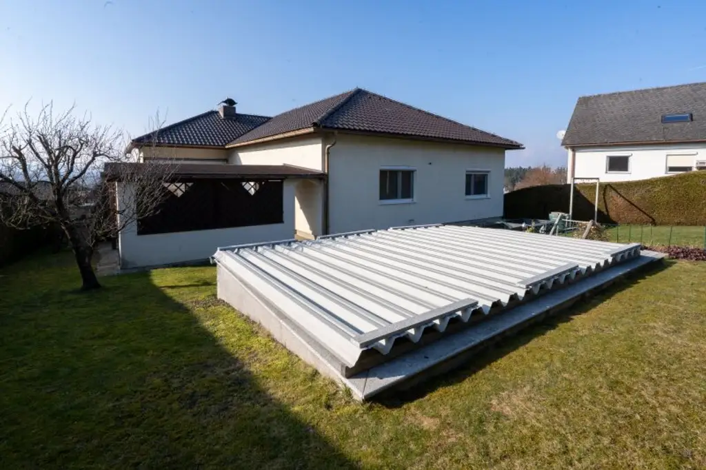 Charmantes Einfamilienhaus mit großzügigem Garten und Pool in Behamberg zu kaufen!