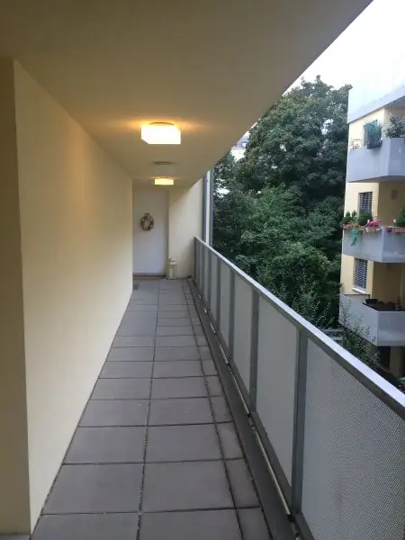 2-Zimmer Wohnung mit Balkon in den grünen Garten! Direkt bei U3 Kendlerstraße!