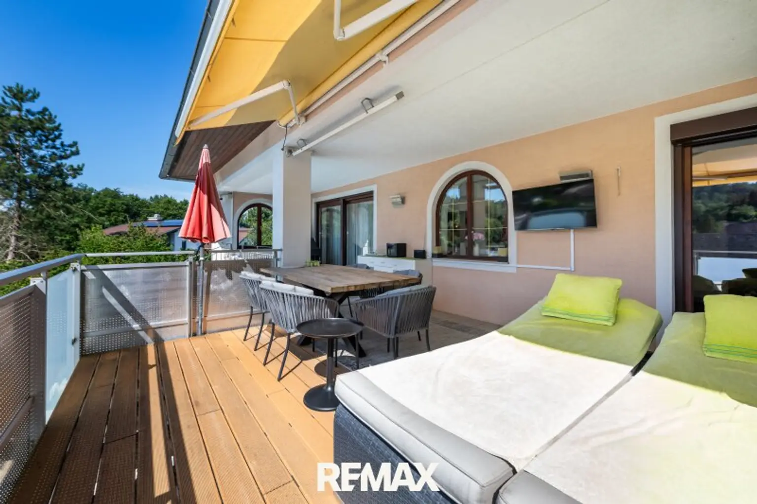 Terrasse mit Zugang vom EG