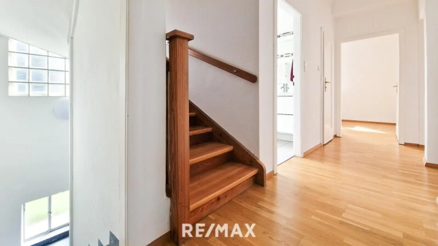 Diele Hochparterre und Abgang KG