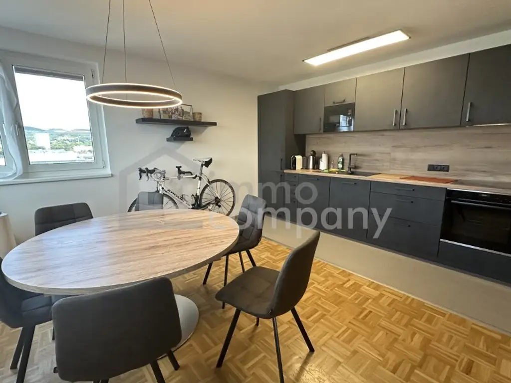 Skyline-Living im 20. Bezirk – 13. Stock, Panoramablick & Garage“