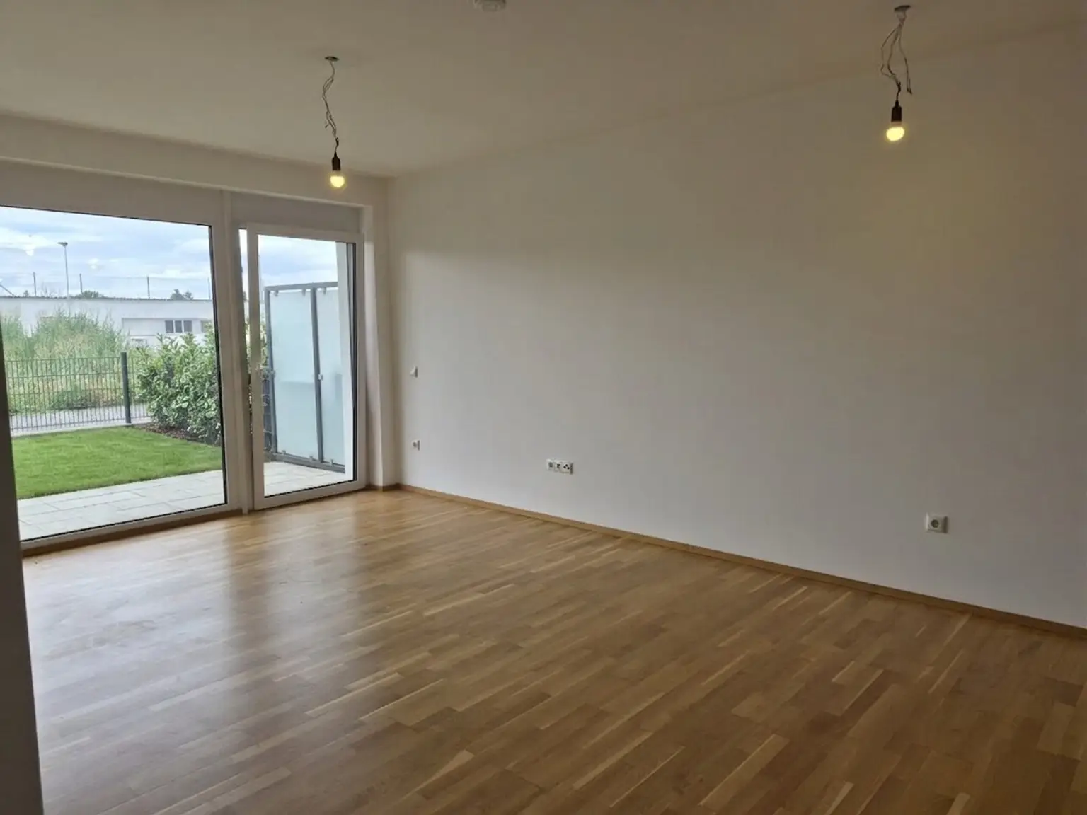 Neubau: Ca. 54 m² Wohnung mit ca. 28 m² Eigengarten