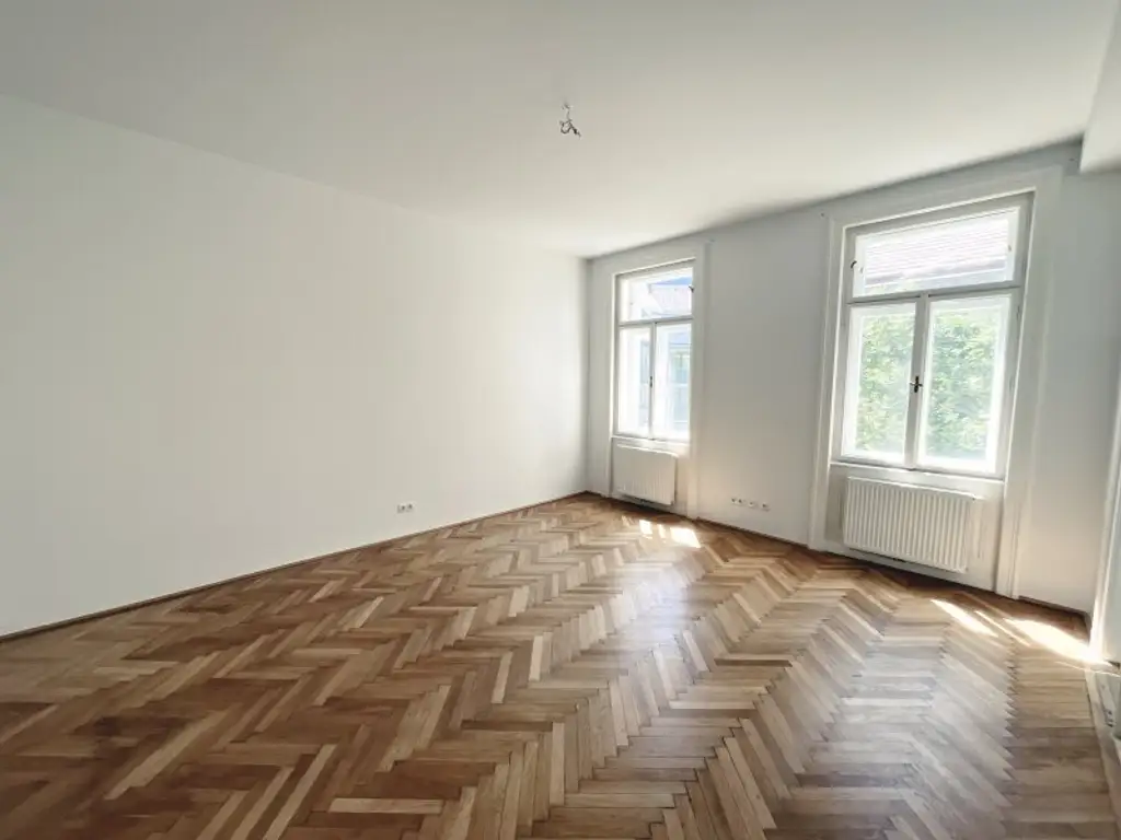 Südausrichtung mit absoluter Ruhelage im Innenhof! 2-Zimmer-Altbau-Wohnung mit elegantem Charme!