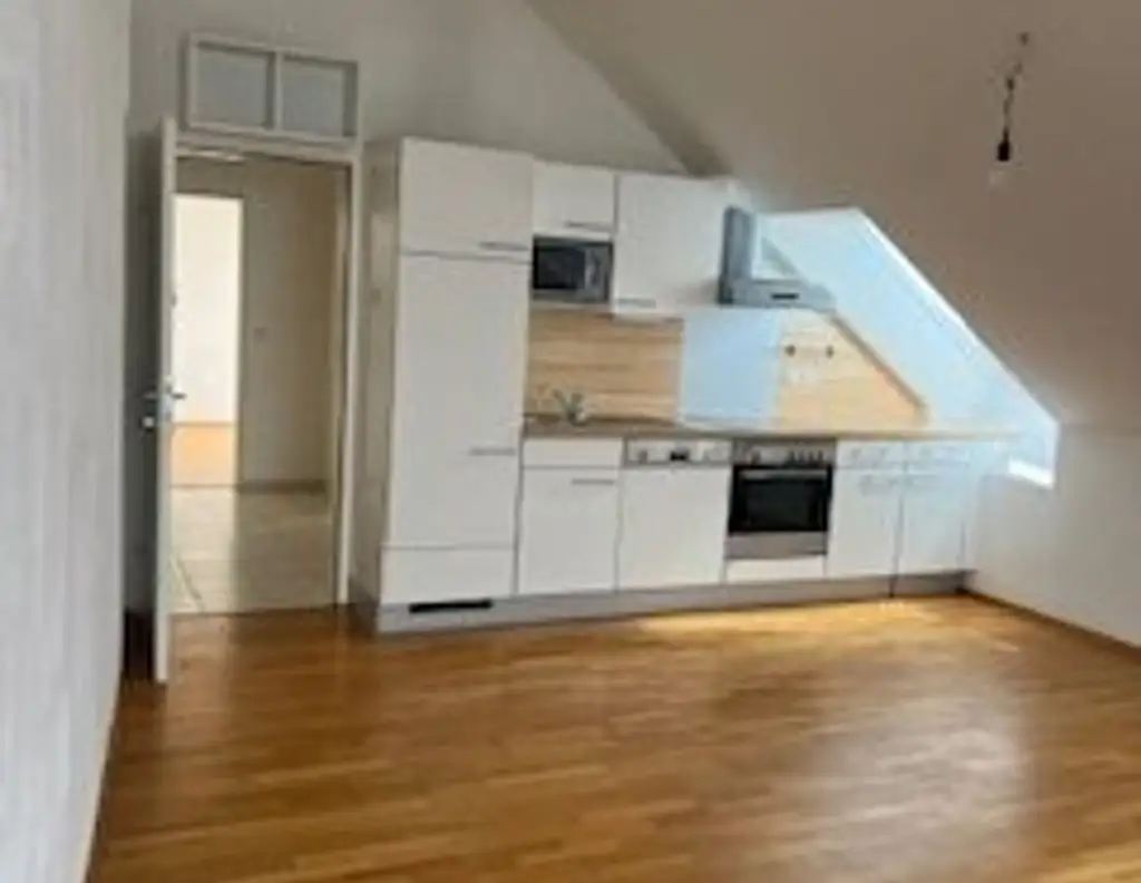 ANLEGERWOHNUNG: Schöne Dachgeschosswohnung, in bester Stadtlage Nähe der Universitäten im Bezirk Graz Leonhard, gepflegt mit guter Ausstattung - 58.85m²