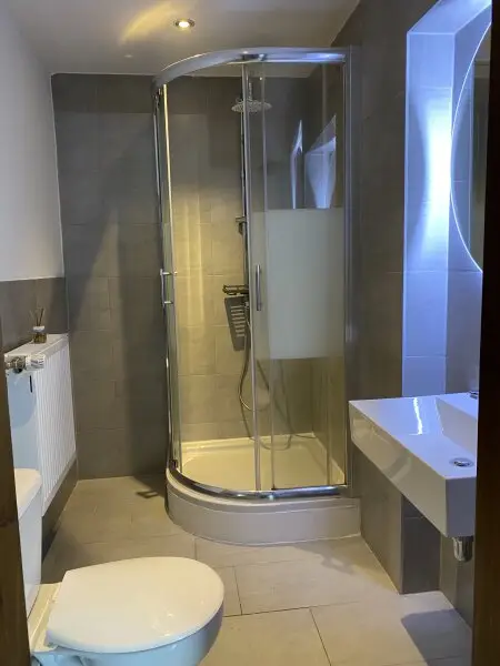 Dein Daheim - 2 Zimmer +extra geräumige KomplettKüche +AAP