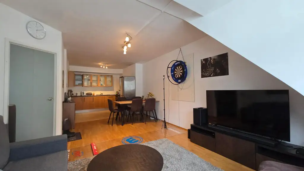 1080 Wien/Piaristengasse: Sehr helle 3 Zimmer-Dachwohnung