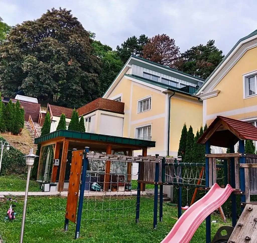 ***Komplett möbliertes Haus in Weidling mit eigenem Aufzug, 3 Terrassen und riesigem Garten purer Luxus für 5.500 im Monat!***