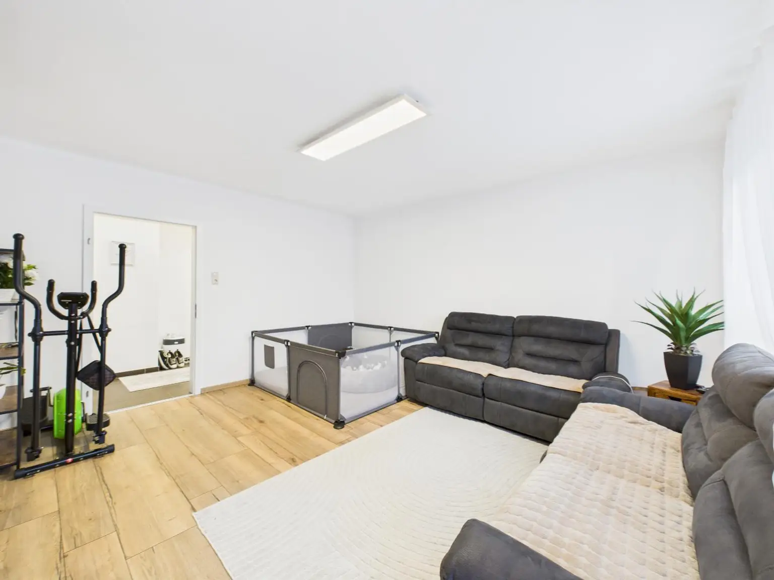 Top-renovierte 2,5-Zimmer-Wohnung in Haid – Anlegerobjekt mit hoher Nachfrage, erstklassiger Infrastruktur & starkem Renditepotenzial