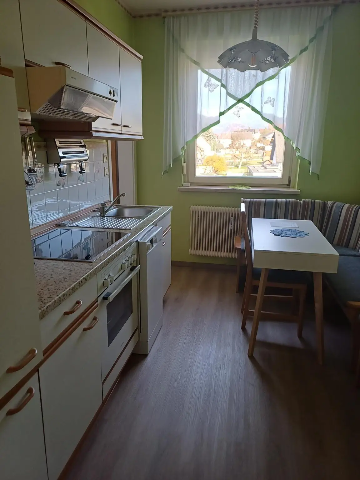 Gepflegte 2-Zimmer-Wohnung mit Küchenblock und Loggia in Langenwang im Mürztal zu mieten !