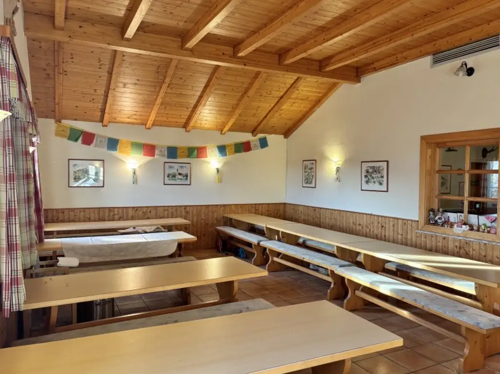 ** LEGENDE IN DER WEINIDYLLE ** D. Ehrensdorf !! Gepflegtes Haus mit ca. 245 m2 Nfl. in gediegener Ortsrandlage - Hauptwohnsitz möglich !!