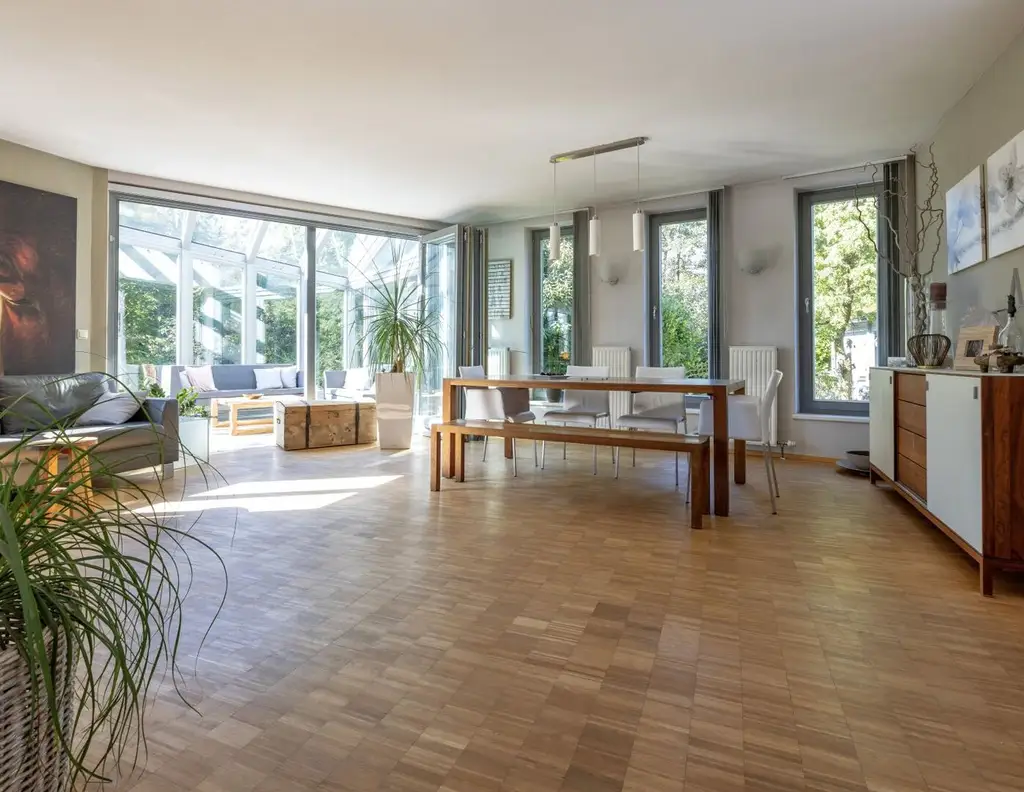 PREMIUM Wohnen am Mondsee - Seenähe - Haus im Haus - 270 m² Wohnfläche, Wintergarten, Eigengarten und Garage