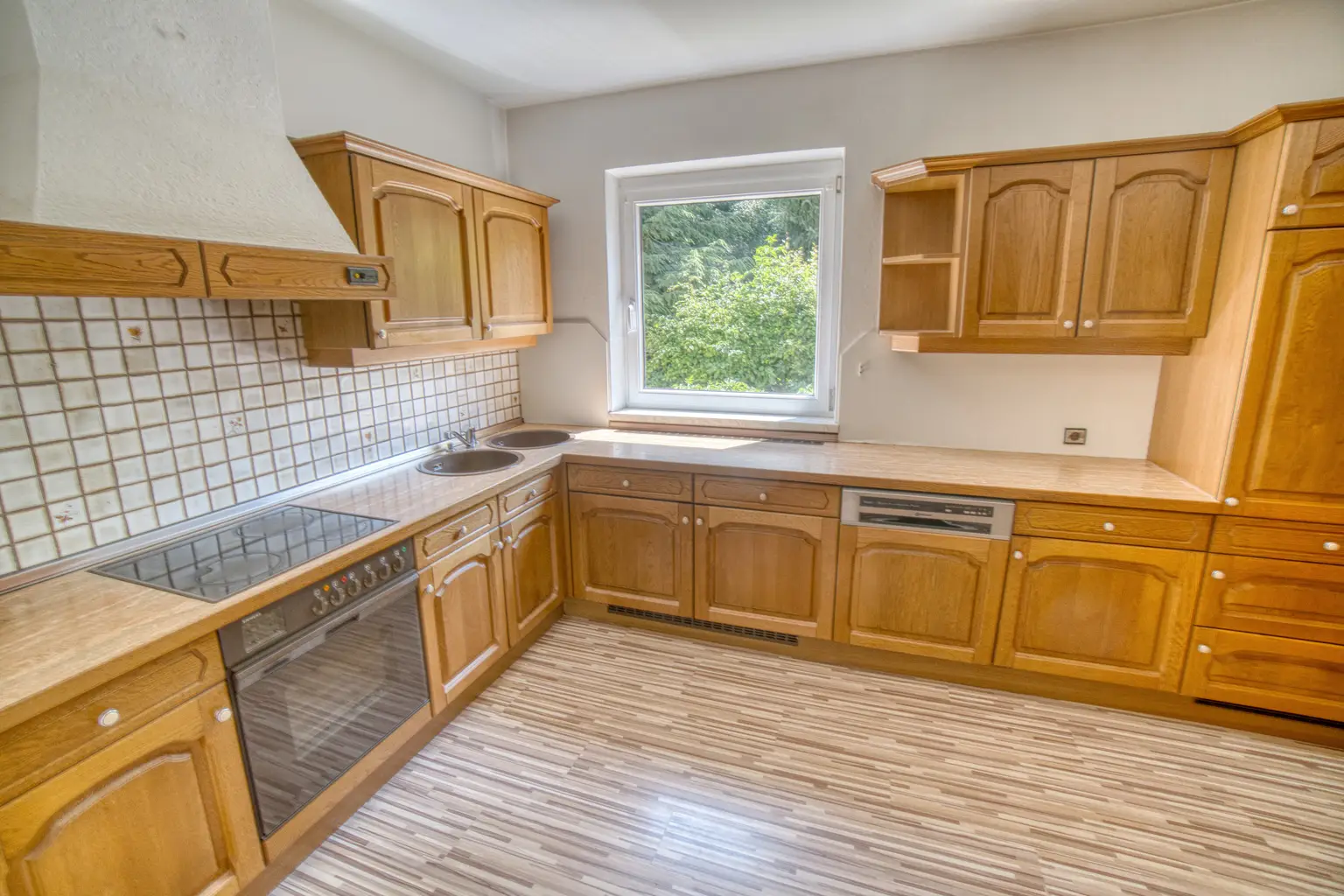 Neuer Preis - Ruhig gelegenes Haus mit zwei separaten Wohnungen