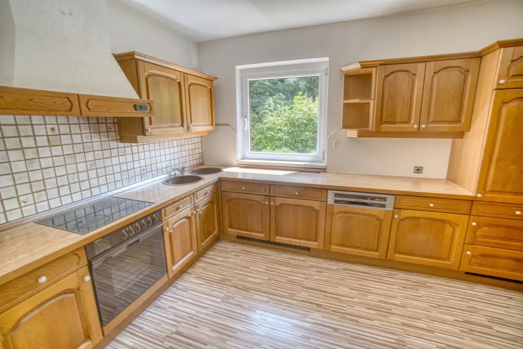 Neuer Preis - Ruhig gelegenes Haus mit zwei separaten Wohnungen