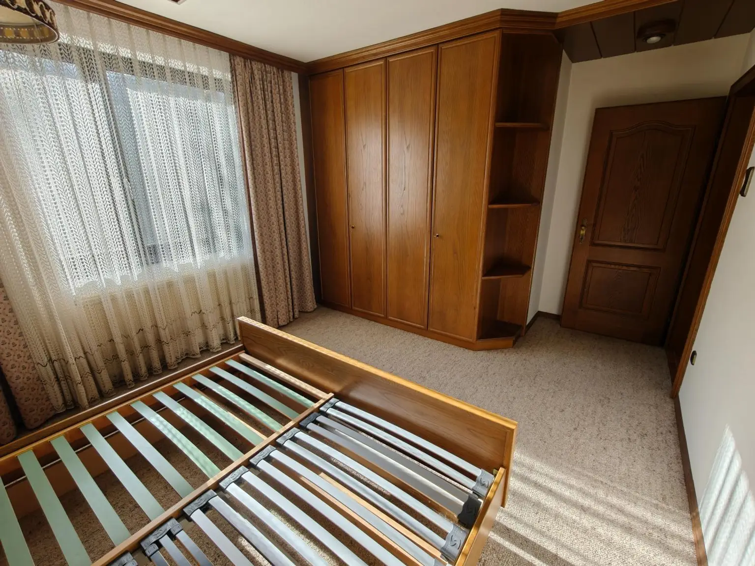 ca. 160m² NFL | Einfamilienhaus im Grünen | große Garage & Keller | Renovierungsbedarf