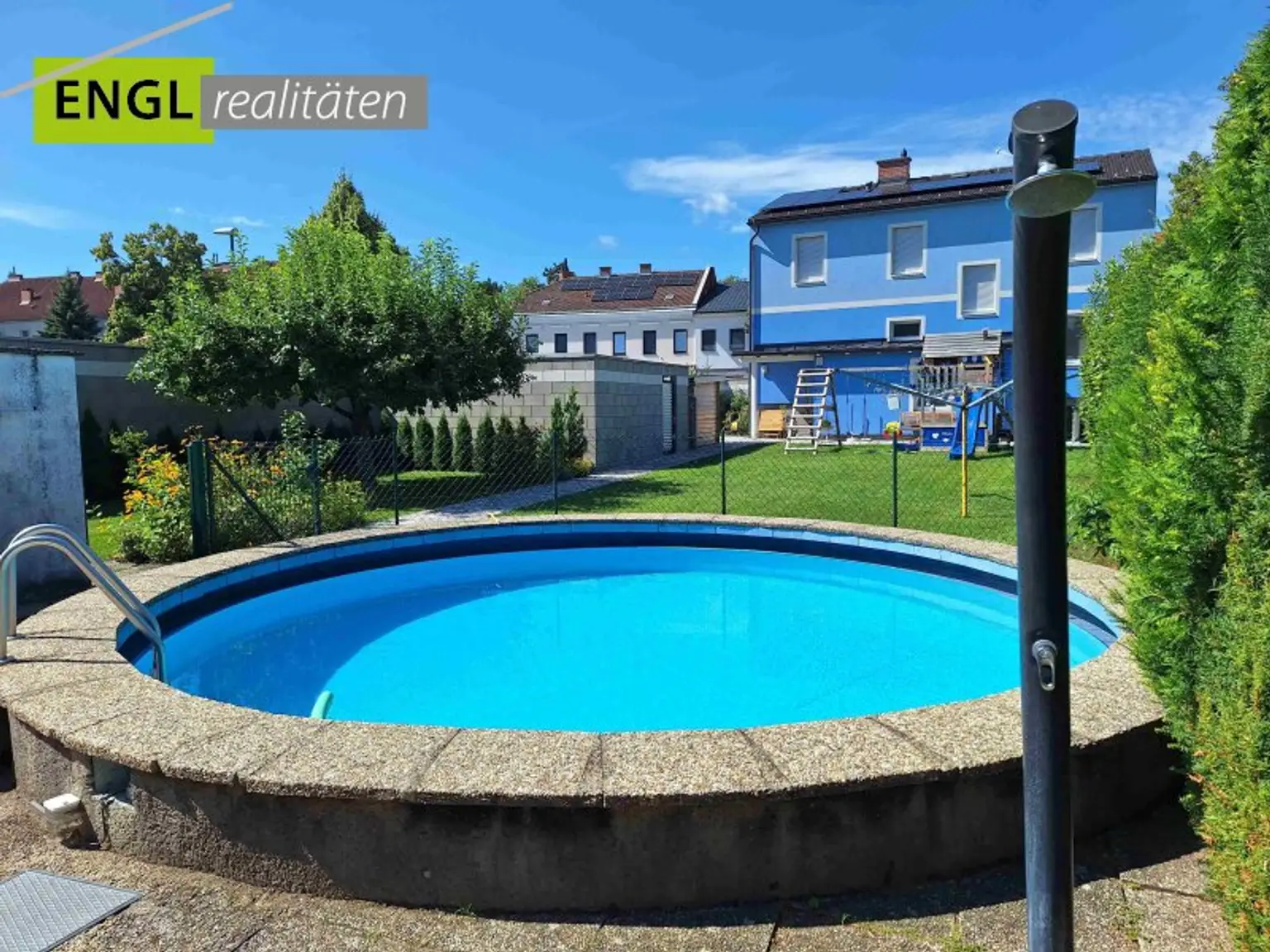 Familien-Idylle mit Pool und nachhaltiger Energieversorgung