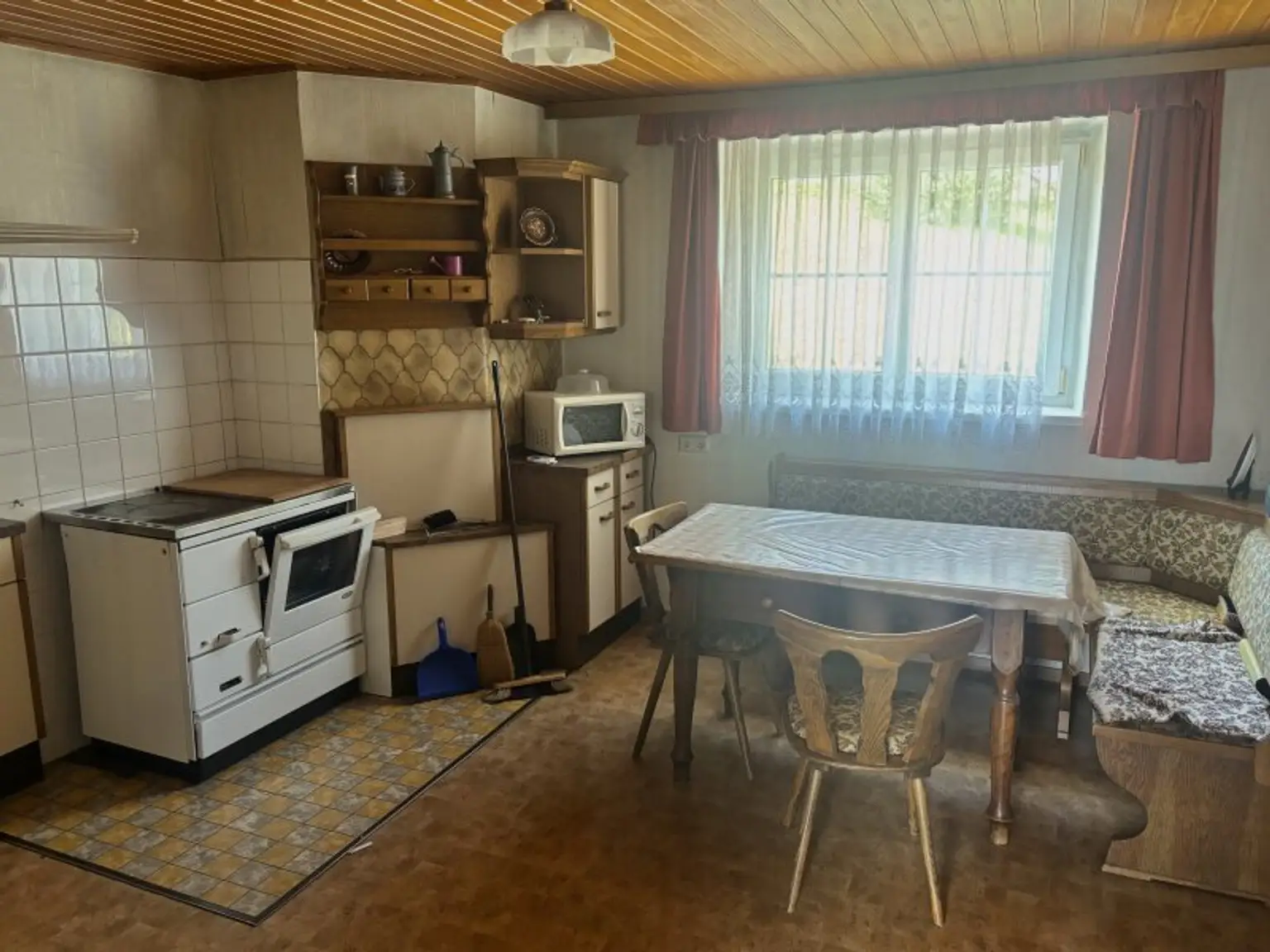 ** CHARMANTES ORIGINAL **  Olbendorf - gepflegter Vierkanthof in Ortslage mit ca. 1470 m2 Eigengrund !!