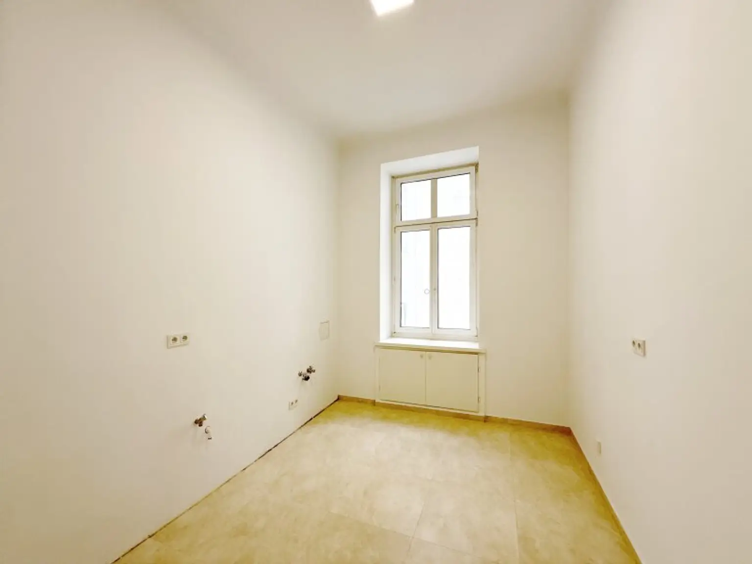 Charmante Bürofläche im sanierten Stilaltbau, unmittelbar bei der U4 und nahe dem 1. Bezirk