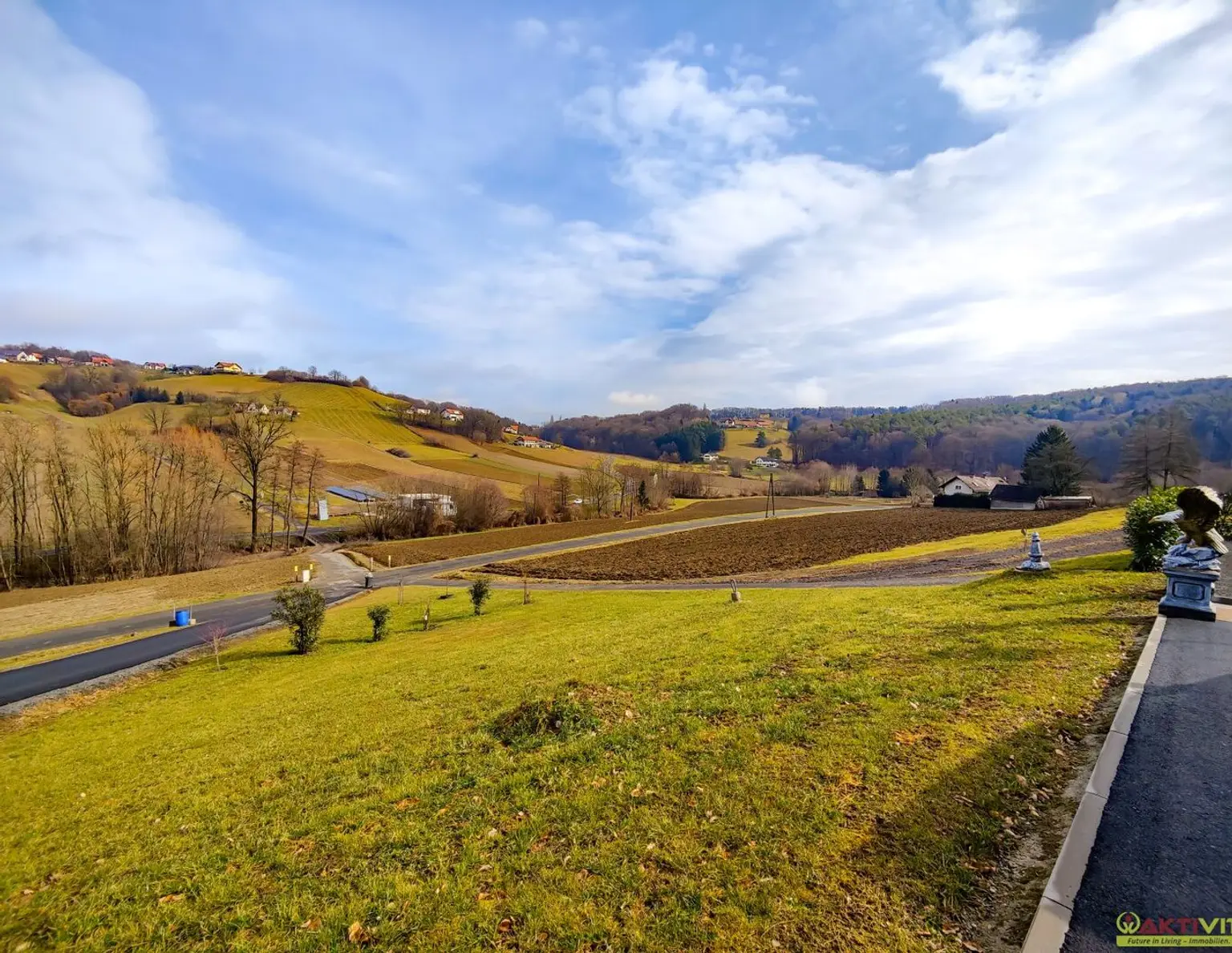 Landhaus mit über 3,8 ha Grund in Naturlage. - Wohnkomfort & Landwirtschaft vereint.
