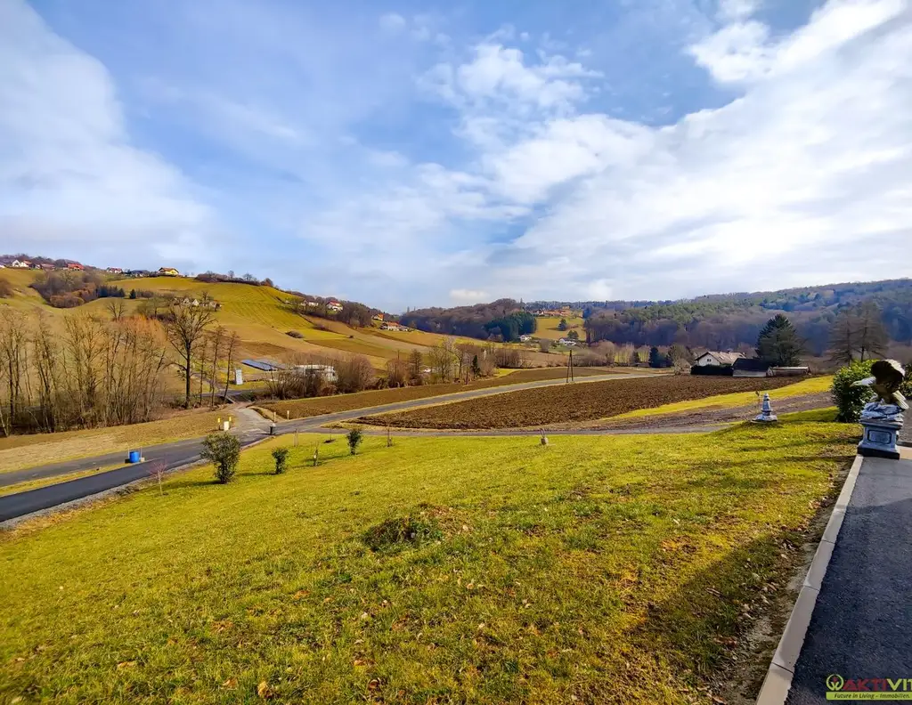 Landhaus mit über 3,8 ha Grund in Naturlage. - Wohnkomfort & Landwirtschaft vereint.