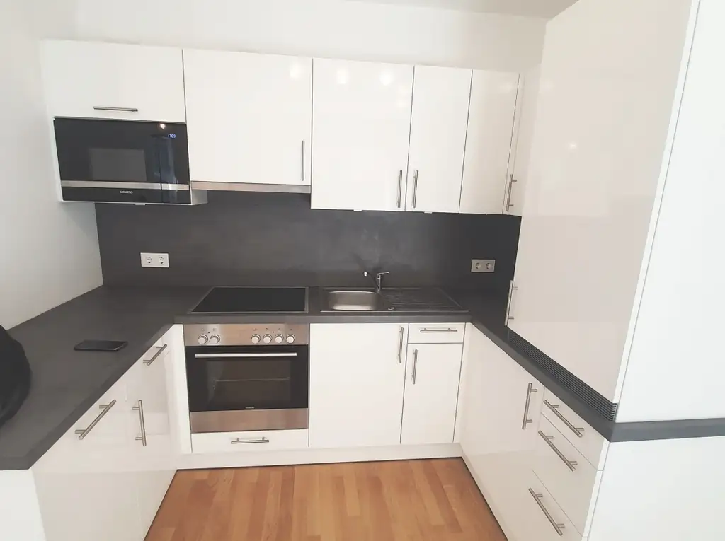 Neubauwohnung mit 2 Zimmern und Balkon im Laend Yard