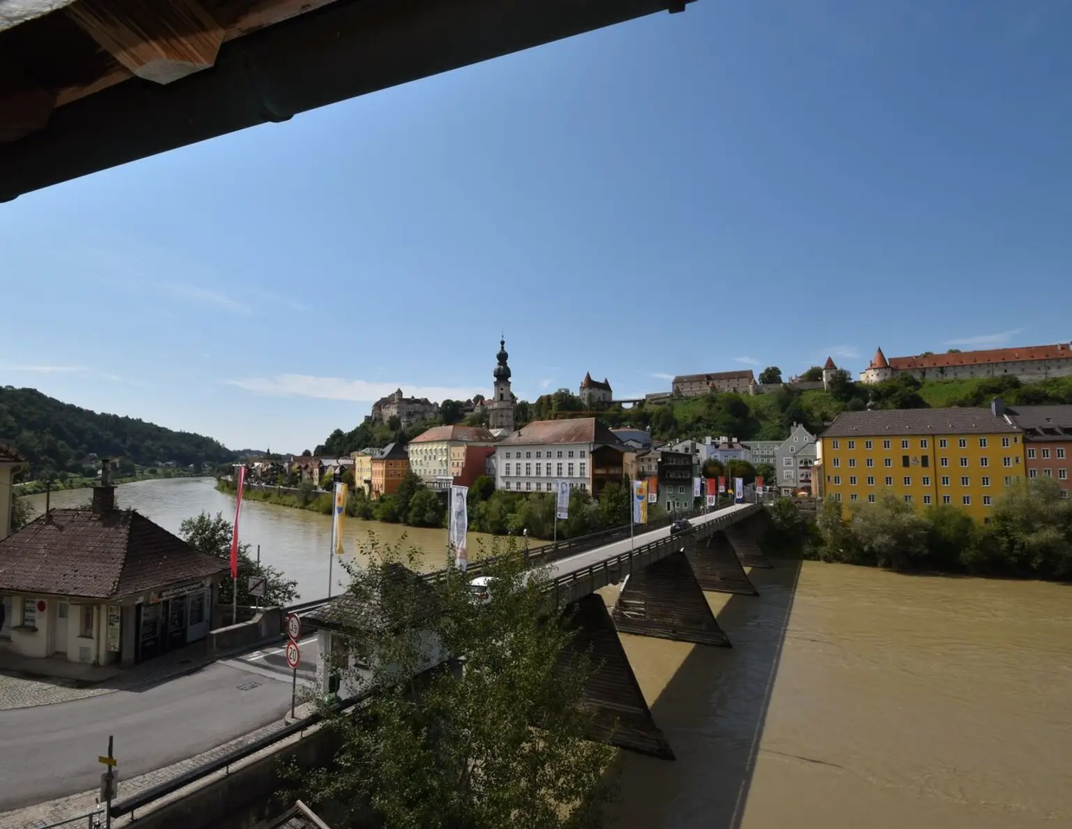 "HOCHBURG-ACH - Einzigartige PENTHOUSE Wohnung mit großer Terrasse und Blick auf die Altstadt von Burghausen"