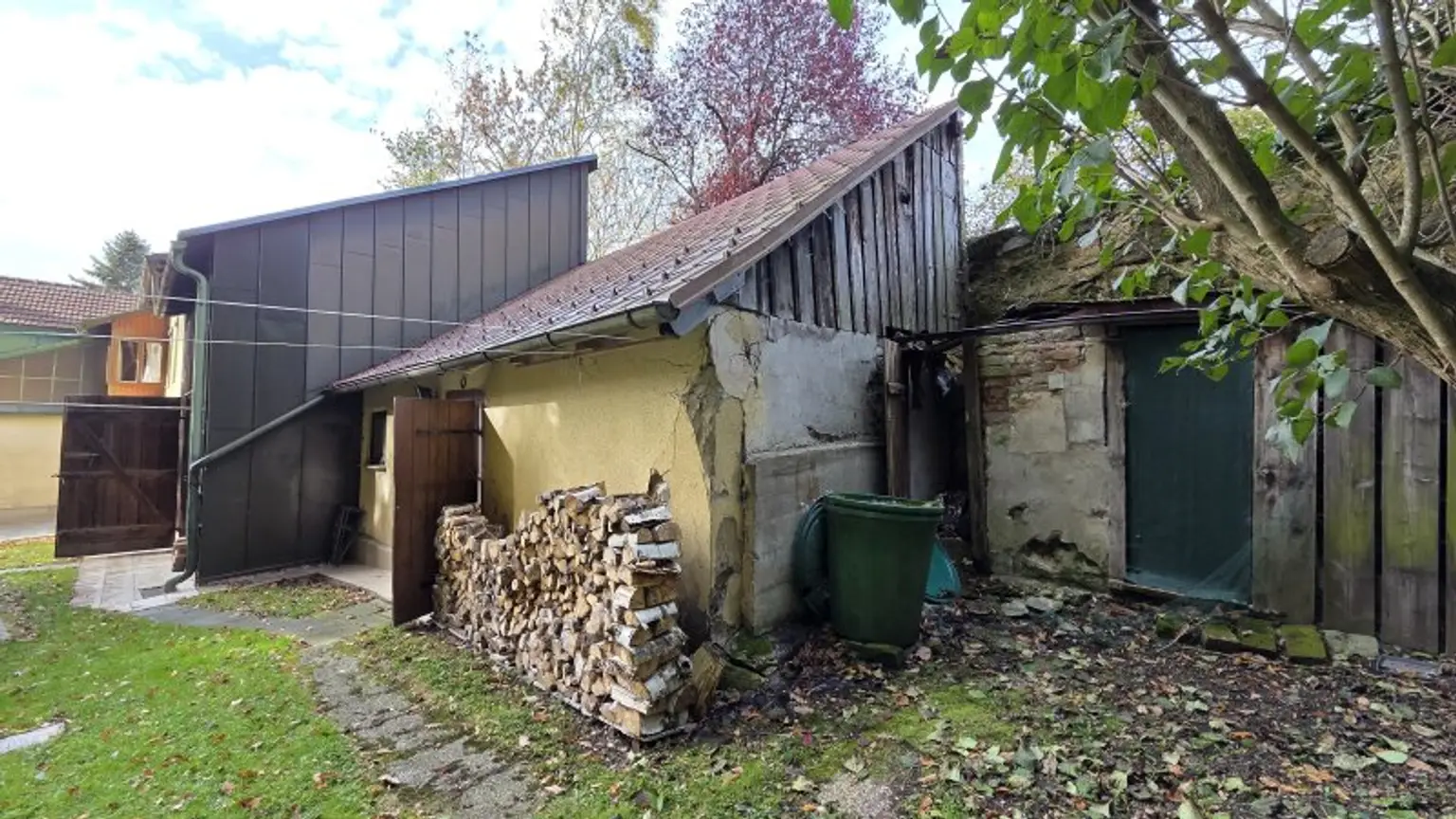 Ein/Zweifamilienhaus * teilweise renoviert * direkt am Wald gelegen * Ruhelage