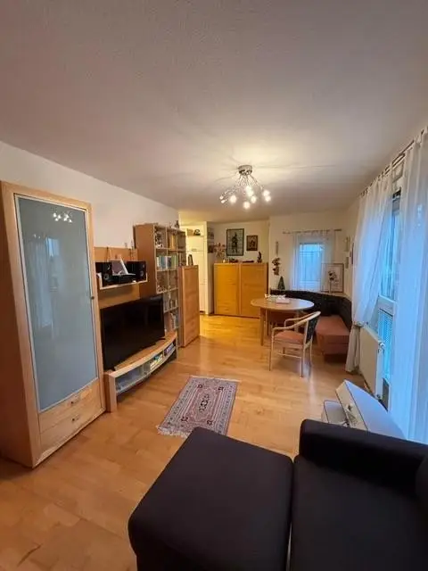 Charmante Wohnung mit guter Anbindung   und günstigen Betriebskosten  und Klimaanlage