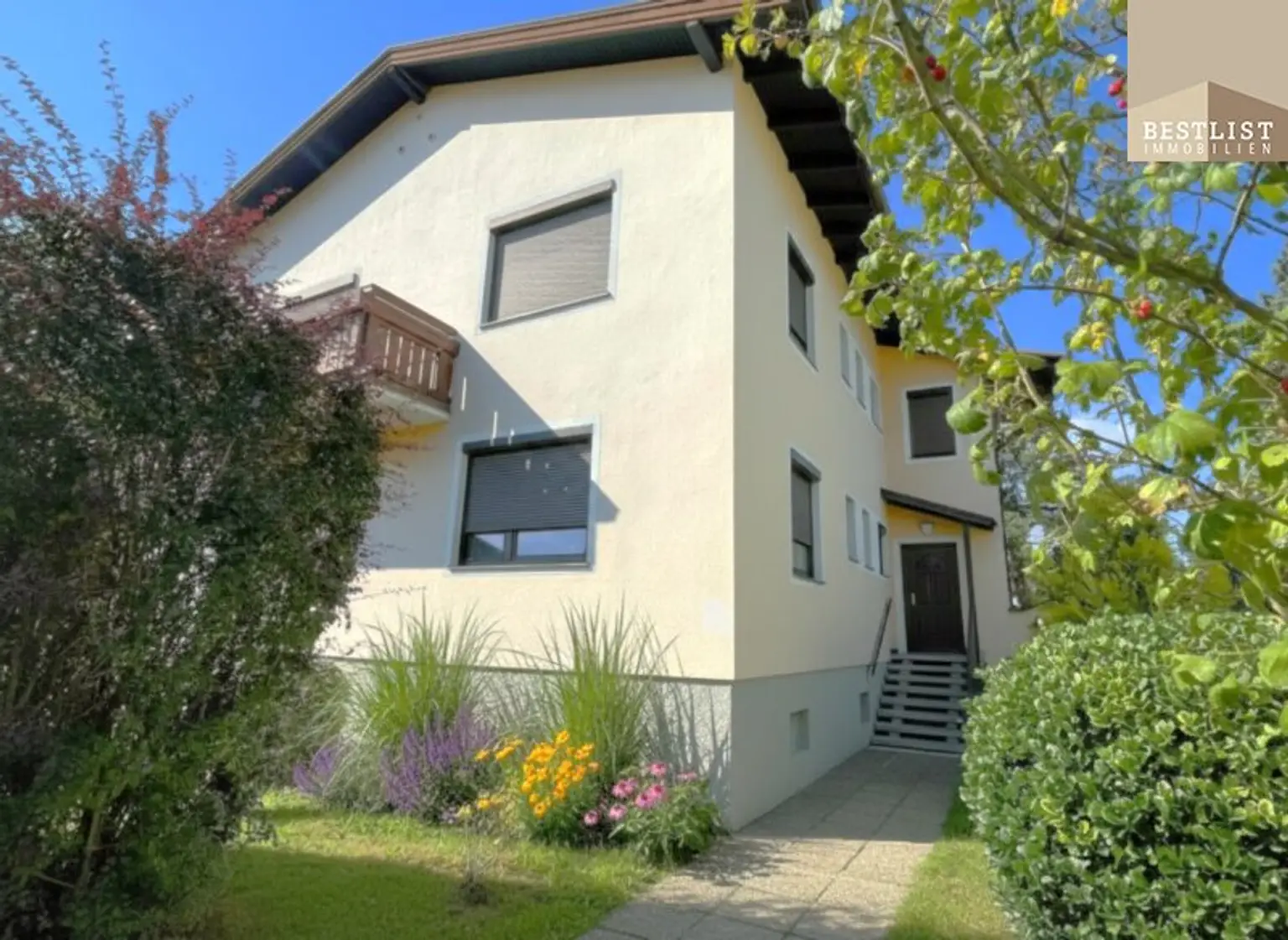 7 Zimmer Haus in Gainfarn - innen mit Renovierungsbedarf