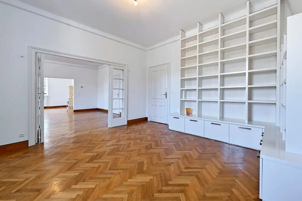 Repräsentatives Zuhause mit Geschichte – 230 m² Stilaltbauflair, traumhafte Terrasse & Garage