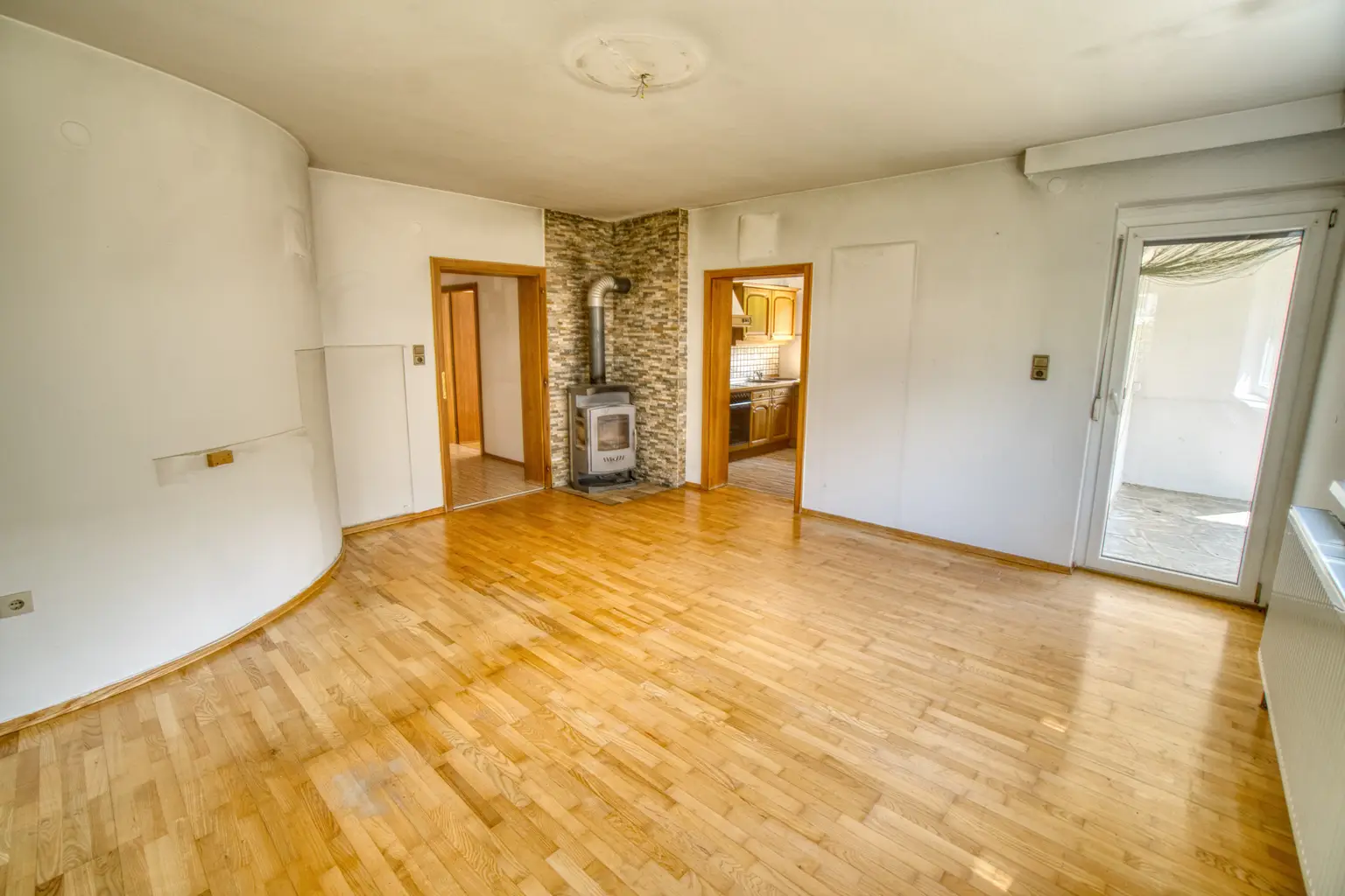 Neuer Preis - Ruhig gelegenes Haus mit zwei separaten Wohnungen