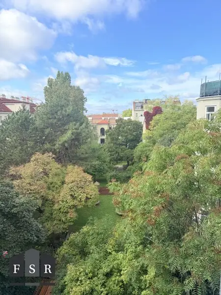 5-Zimmer-Altbauwohnung mit Balkon, lichtdurchflutet und ruhig in guter Lage des 5. Bezirks - zukünftige U-Bahnnähe