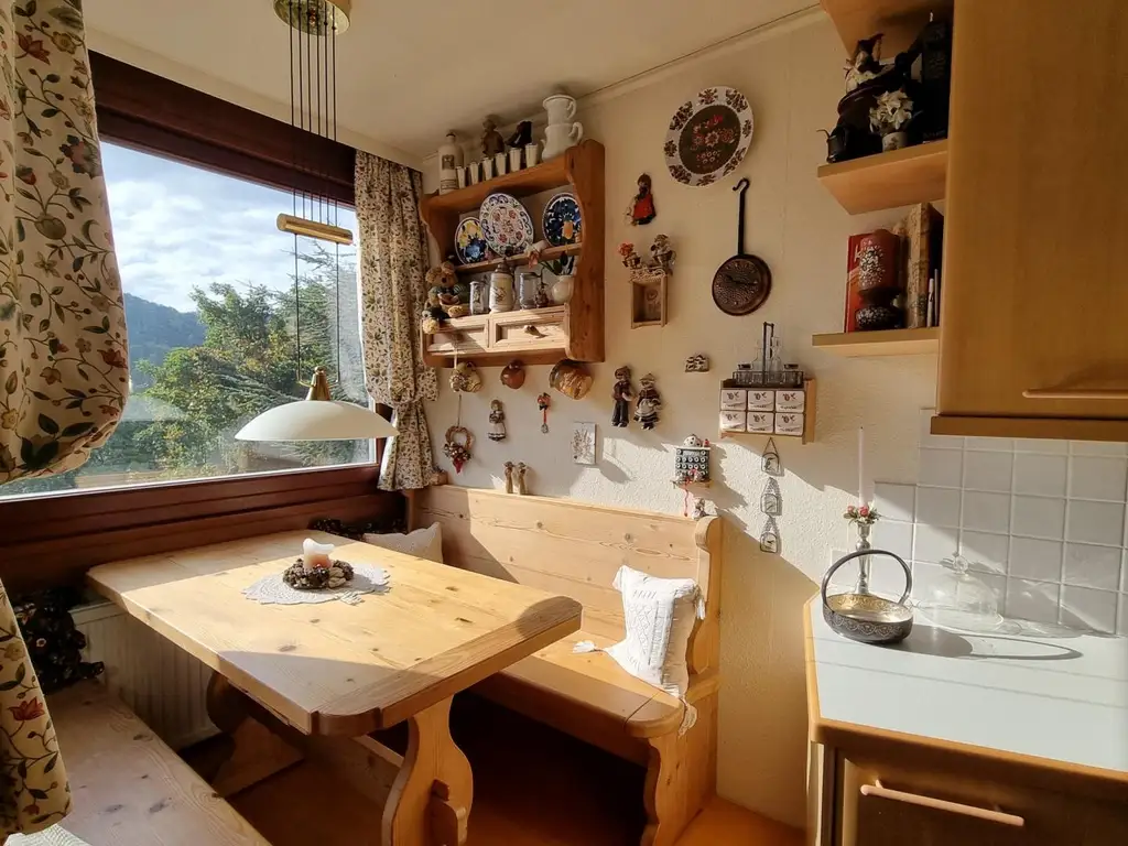 SEHR GEPFLEGTE 3-ZIMMERWOHNUNG MIT GRÜNBLICK