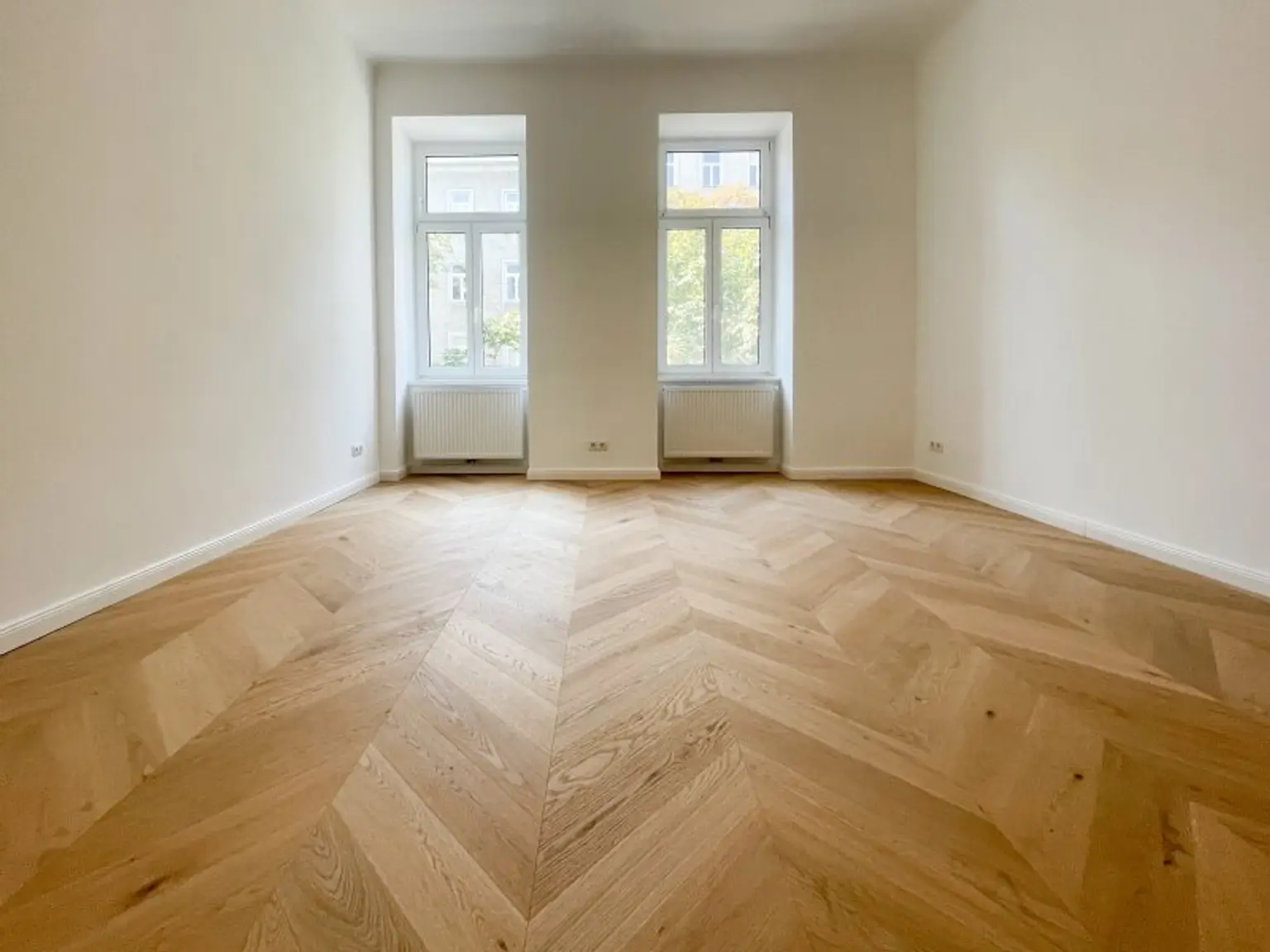 NÄHE AUGARTEN: wunderschön sanierte Altbauwohnung mit neuer Küche