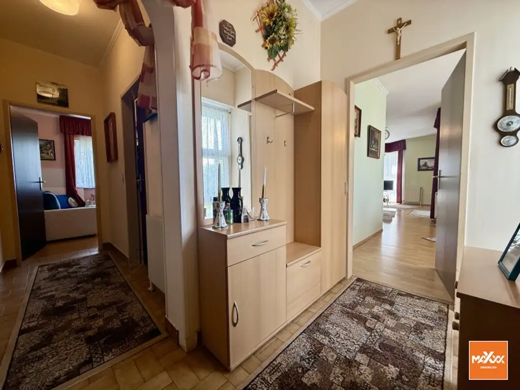 3-Zimmer-Wohnung mit verglaster Loggia und Grünblick!