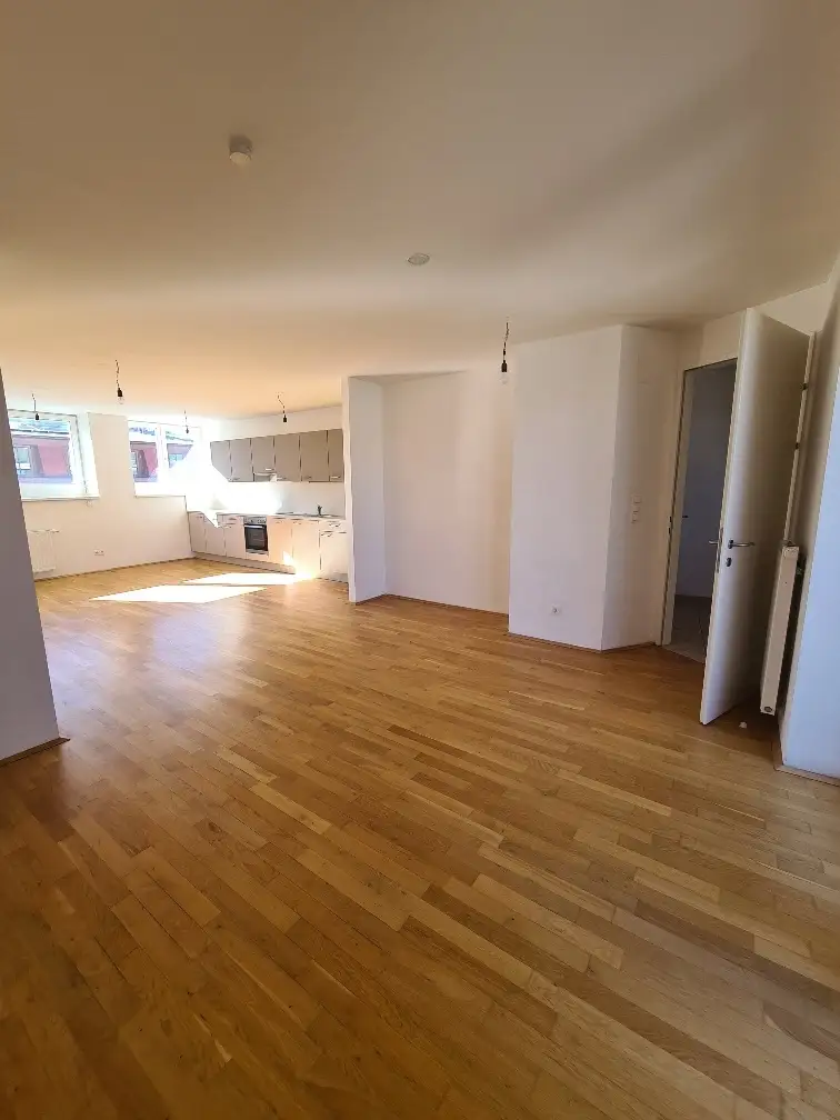 Herrliche Dachgeschosswohnung mit großer Terrasse - 
Nähe Krottenbachstraße!
