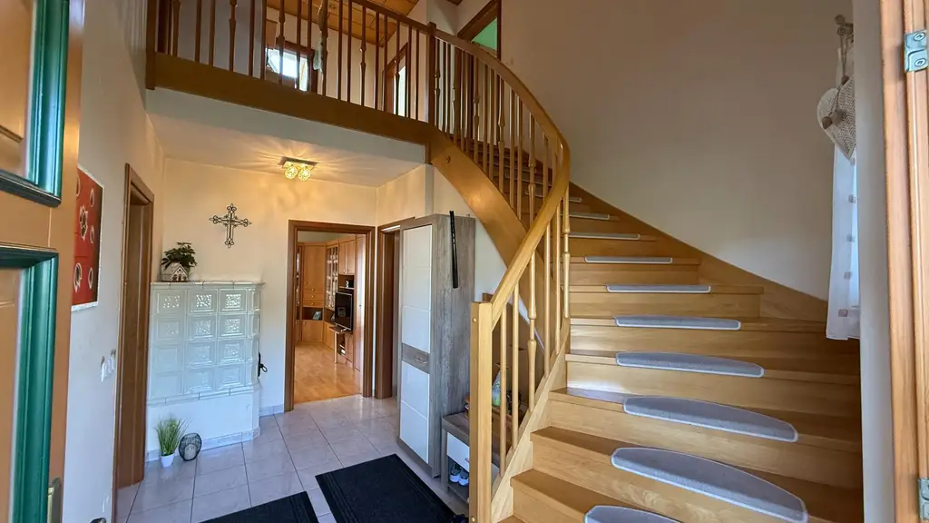 Bezugsfertiges Fertigteilhaus auf einem sonnigen Grundstück