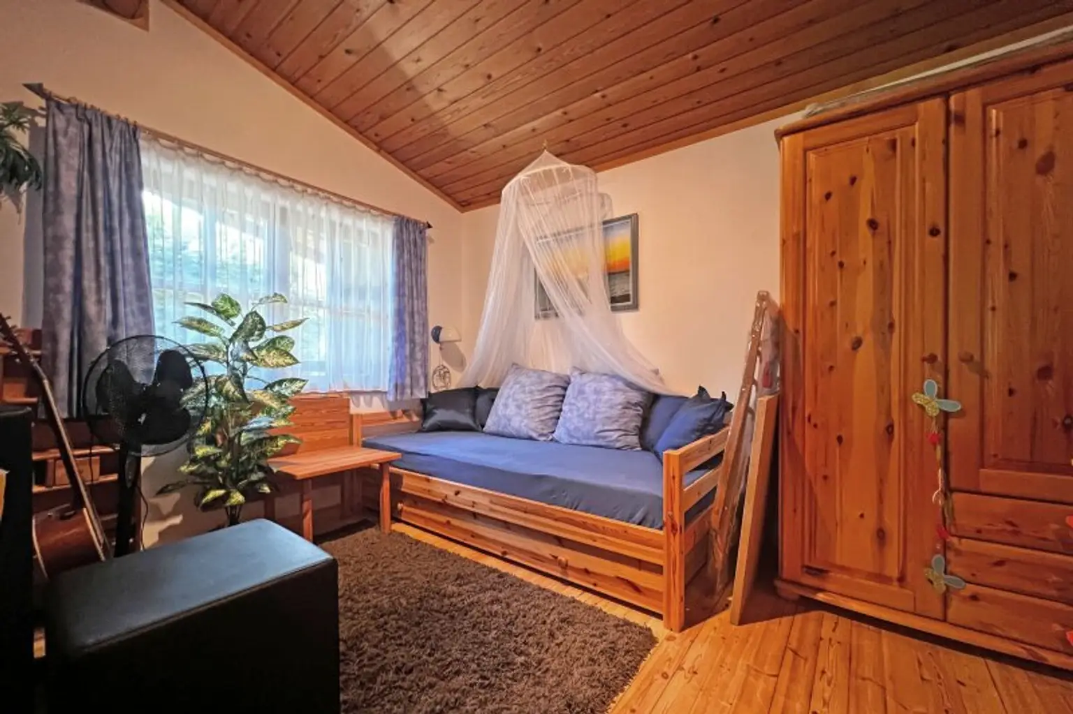 Gepflegtes Holzhaus auf ebenem Grundstück in ruhiger Lage im Ortskern