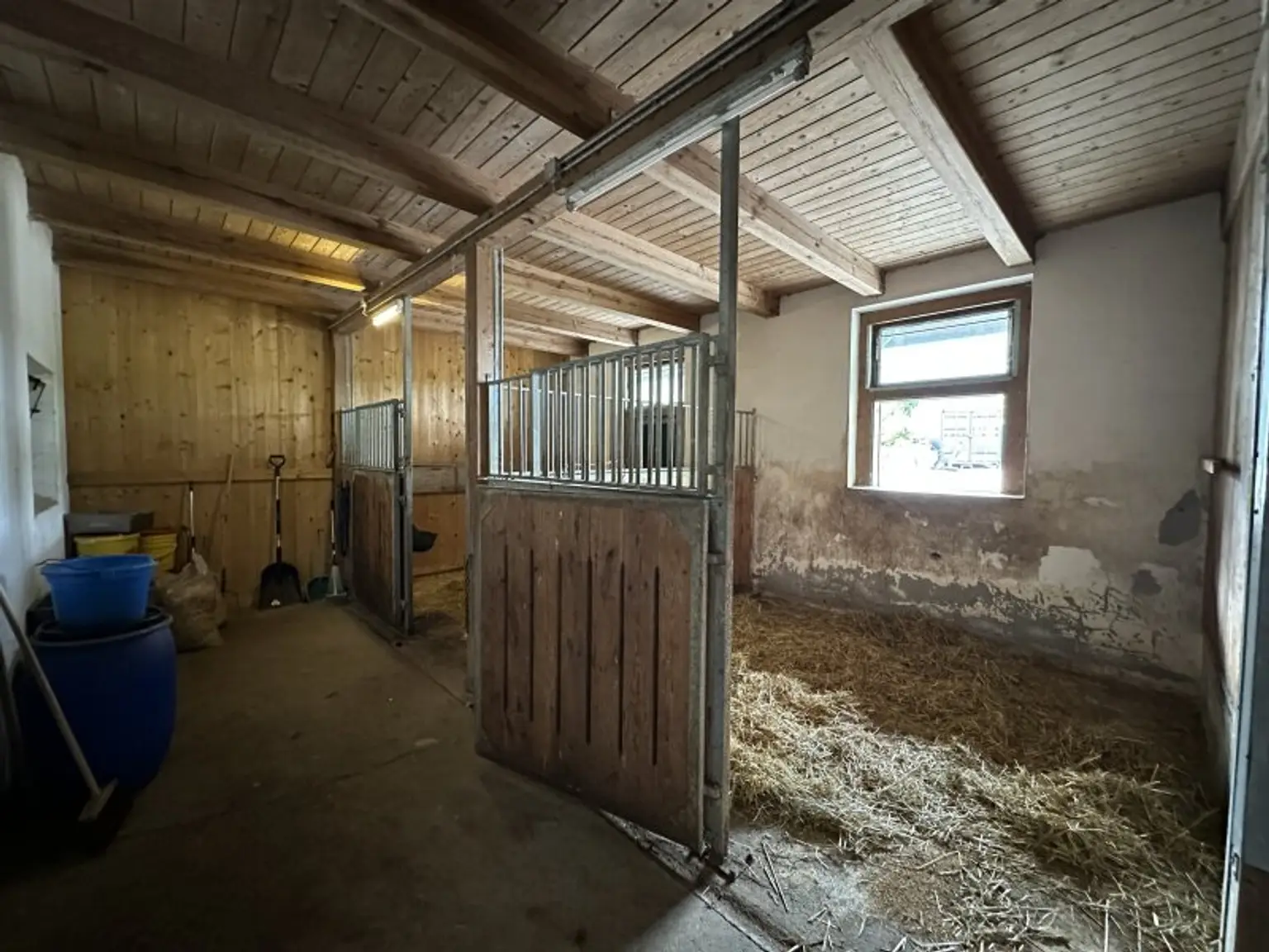 41.600 QM - Einzigartiges Anwesen mit Wohnhaus, Stallungen und großem Entwicklungspotenzial