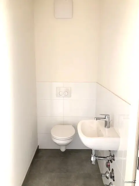 separates WC