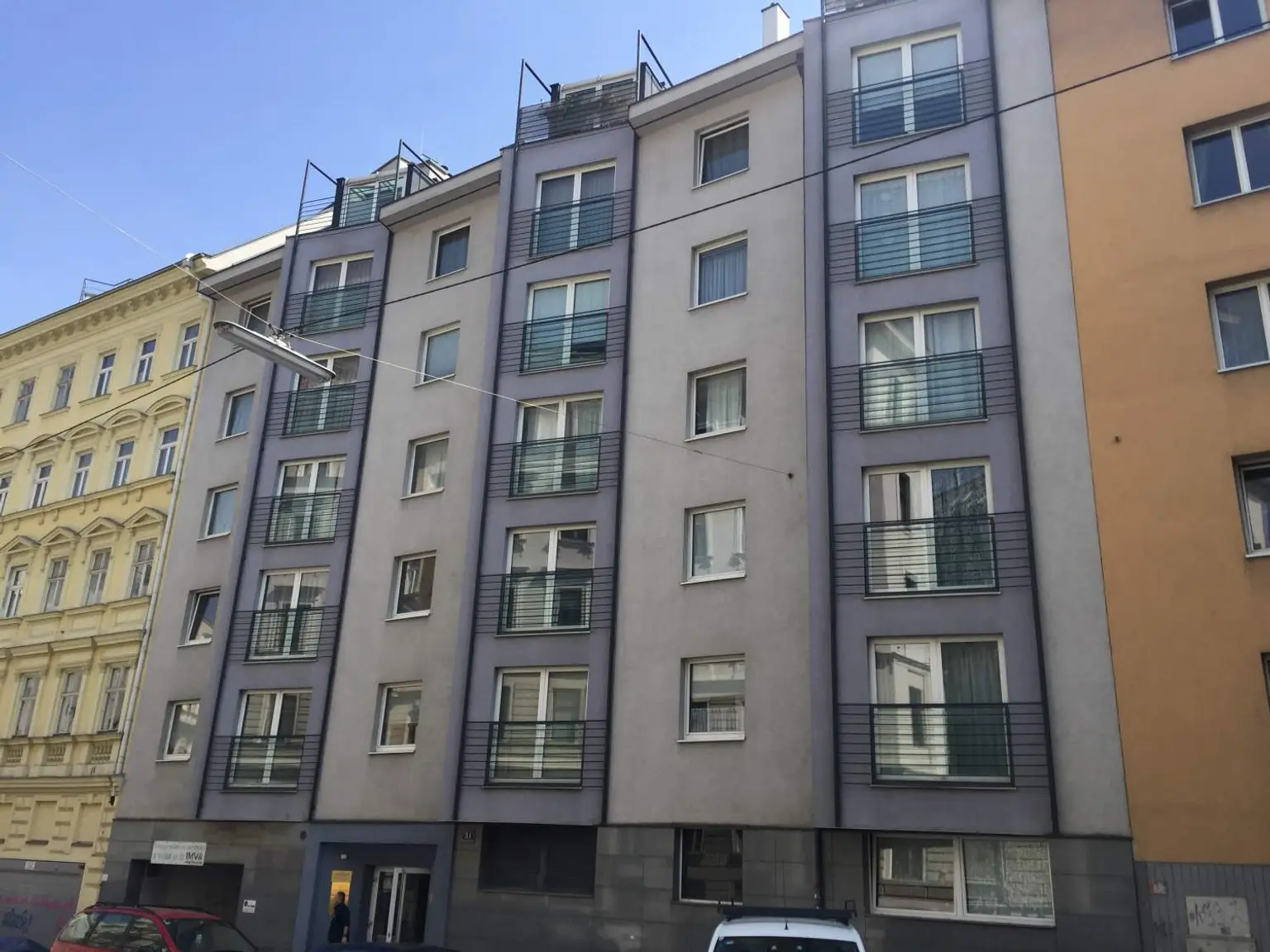 Geräumige 2-Zimmer-Wohnung im Dachgeschoss mit hofseitiger Terrasse