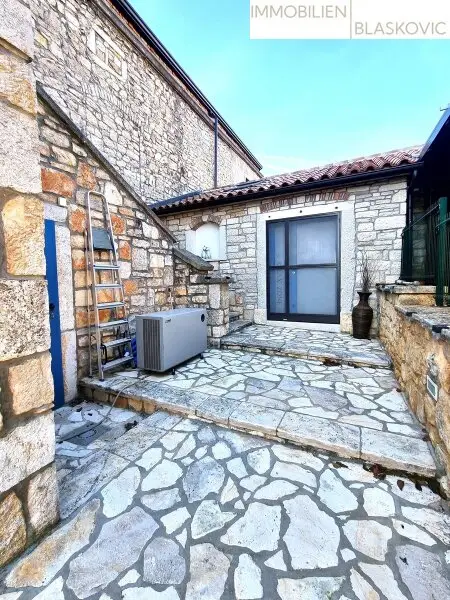 Porec Umgebung - Attraktives Steinhaus mit 2 Appartements und Pool/Wellness